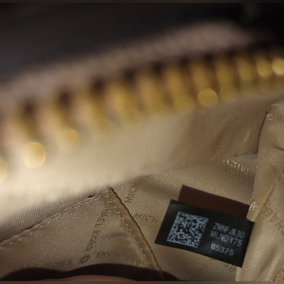 Michael kors Veronica Medium Saffiano Leather Dome Satchel with Matching Wallet - Picture 12 of 16